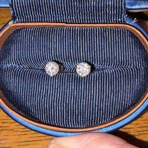 Leo diamond earrings 14 karat gold 1.04 carats total weight
